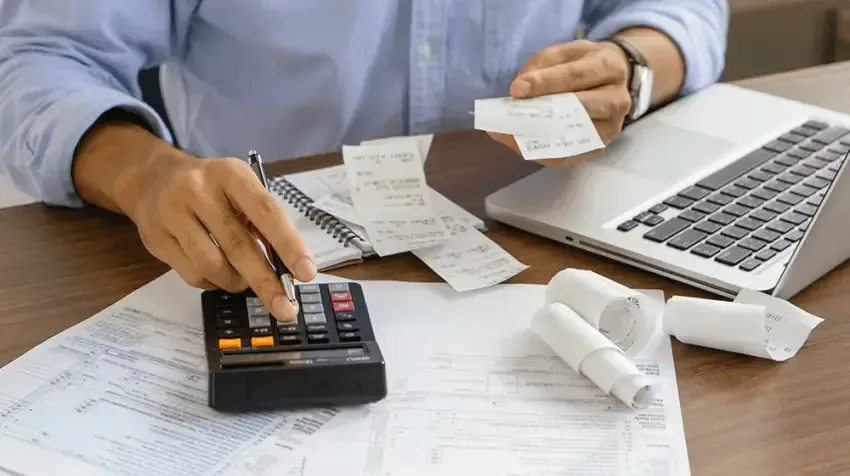 Person calculating income and expenses for a family law support worksheet